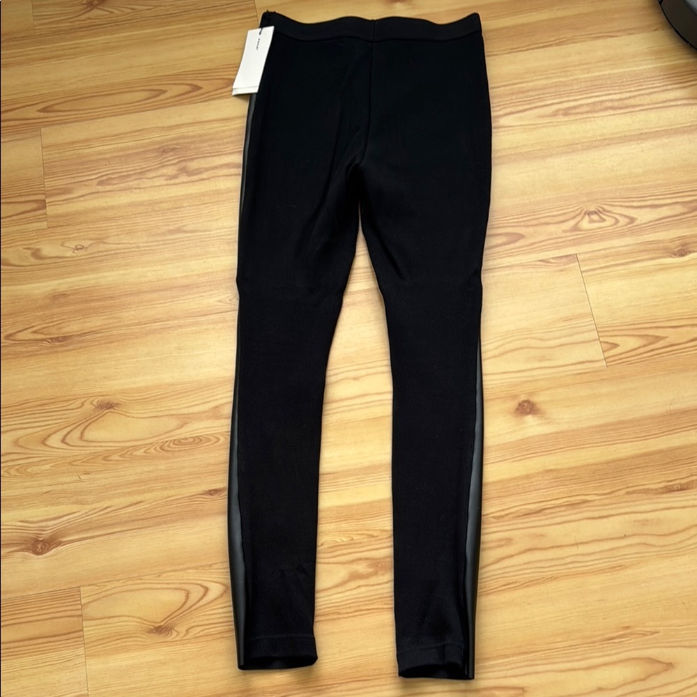 Sacai Black Leggings new with tag 4 (M-L)